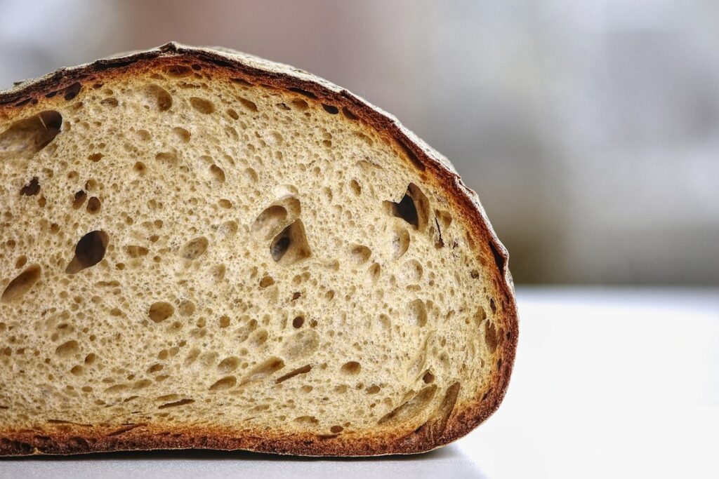 can hens eat bread