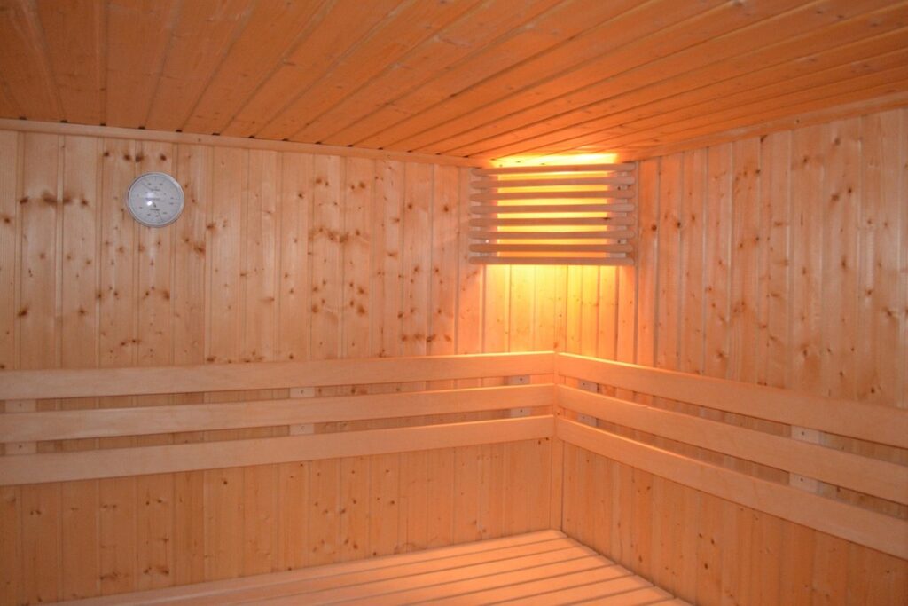 when do chicks no longer need heat lamps