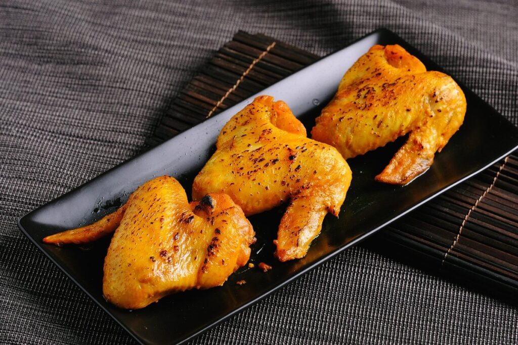 clipping chicken wings to prevent flight