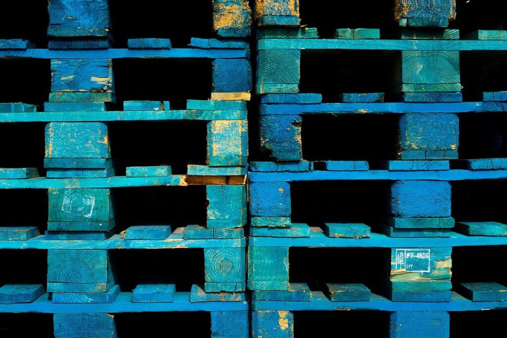 wood pallet chicken house